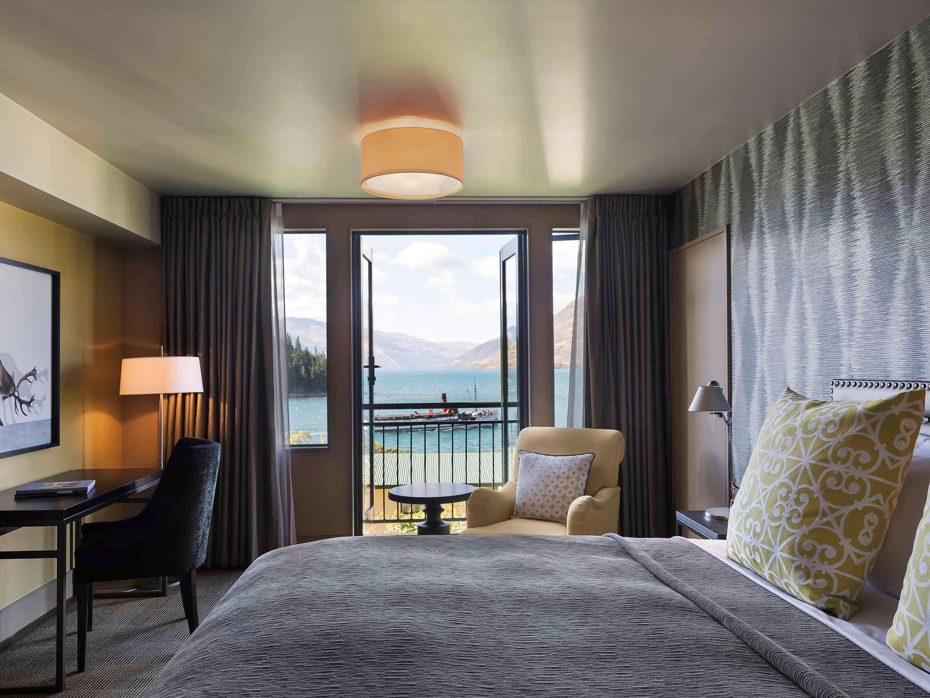 Hotel St Moritz Queenstown - Mgallery By Sofitel Esterno foto A room at The Landing Resort and Spa