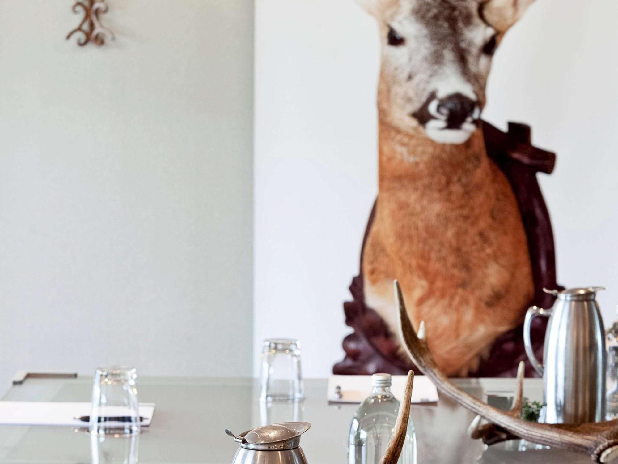 Hotel St Moritz Queenstown - Mgallery By Sofitel Esterno foto A trophy of a bighorn sheep