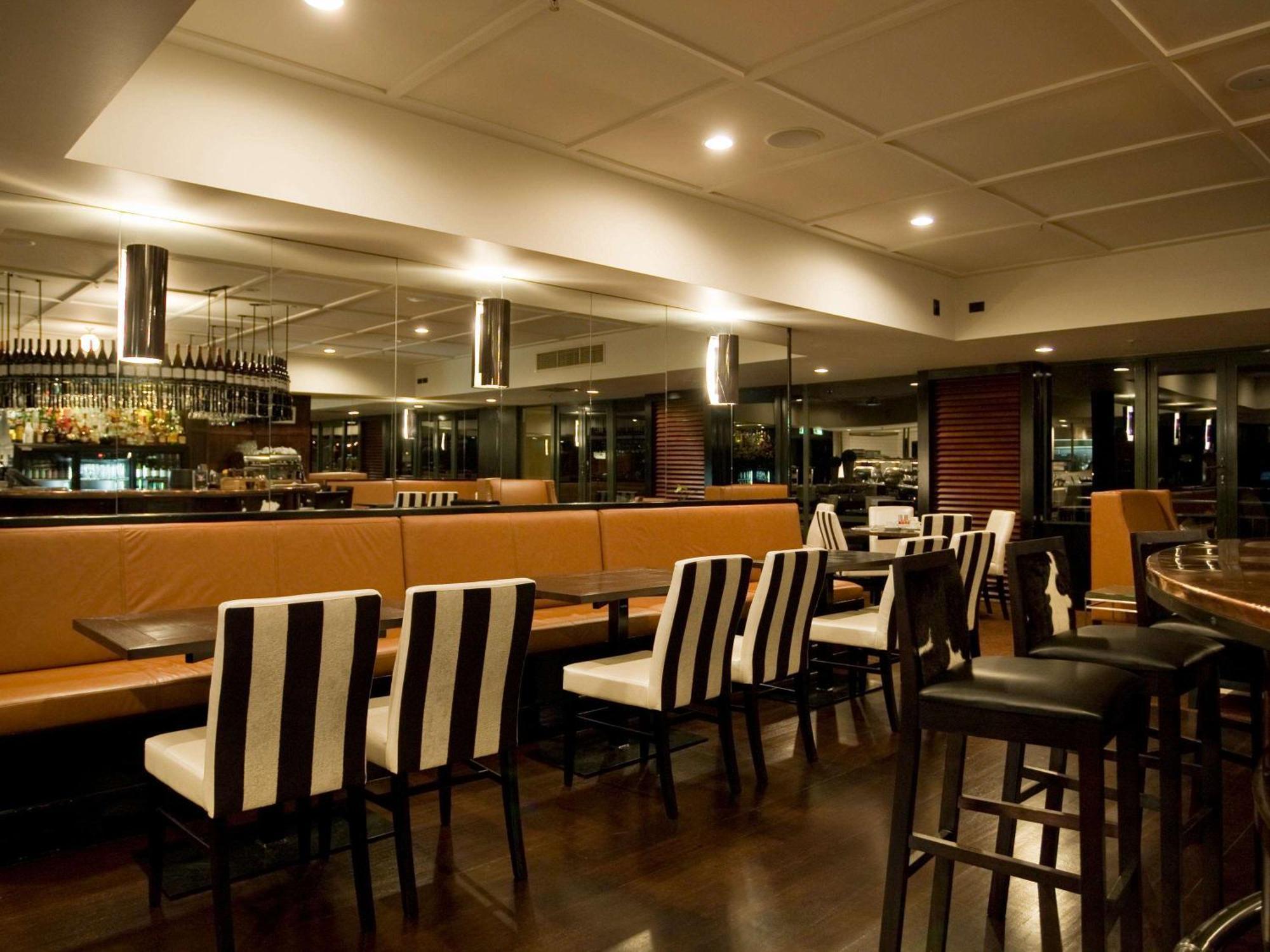 Hotel St Moritz Queenstown - Mgallery By Sofitel Esterno foto The interior of a typical restaurant