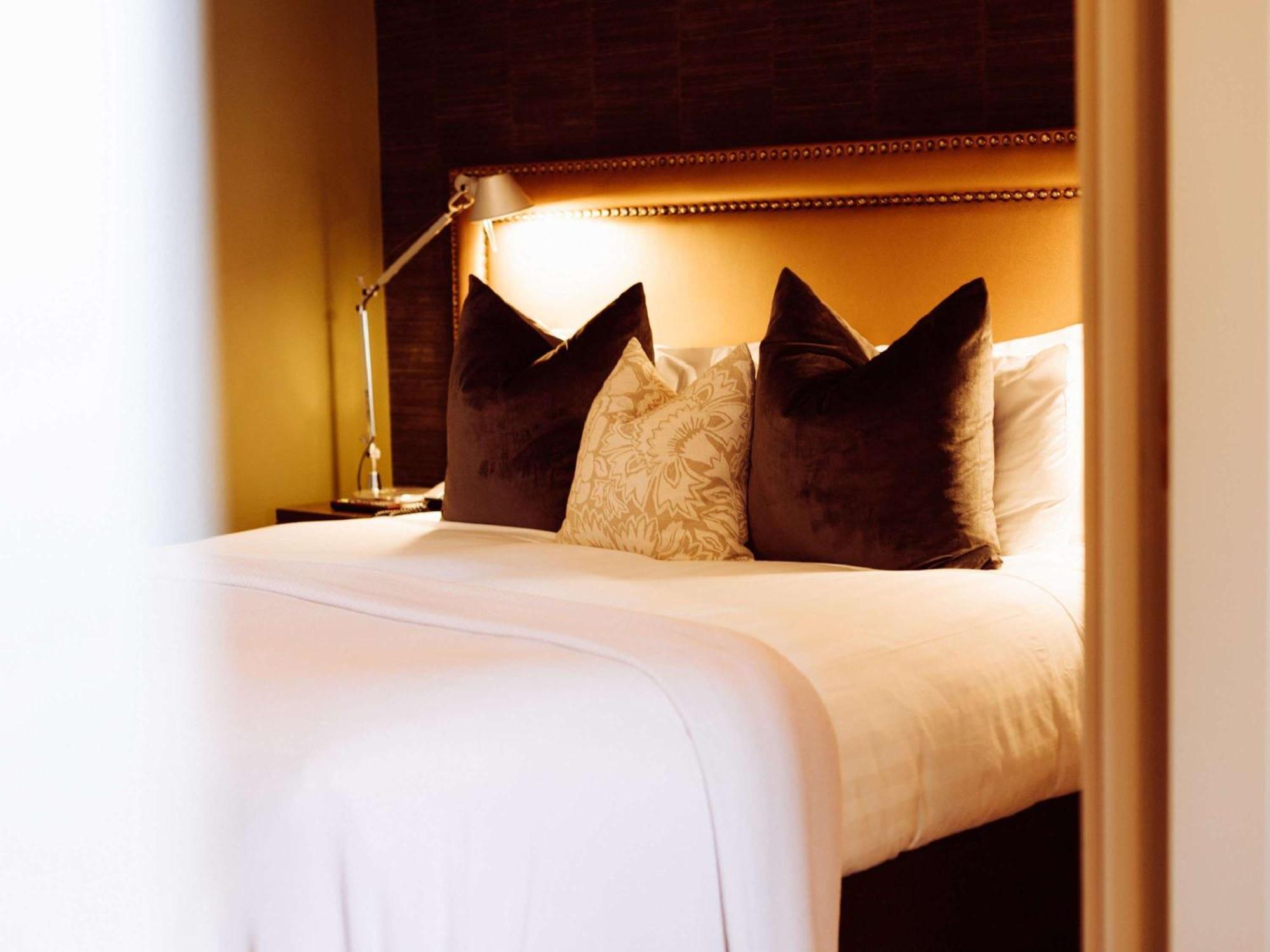 Hotel St Moritz Queenstown - Mgallery By Sofitel Esterno foto A bedroom at the hotel