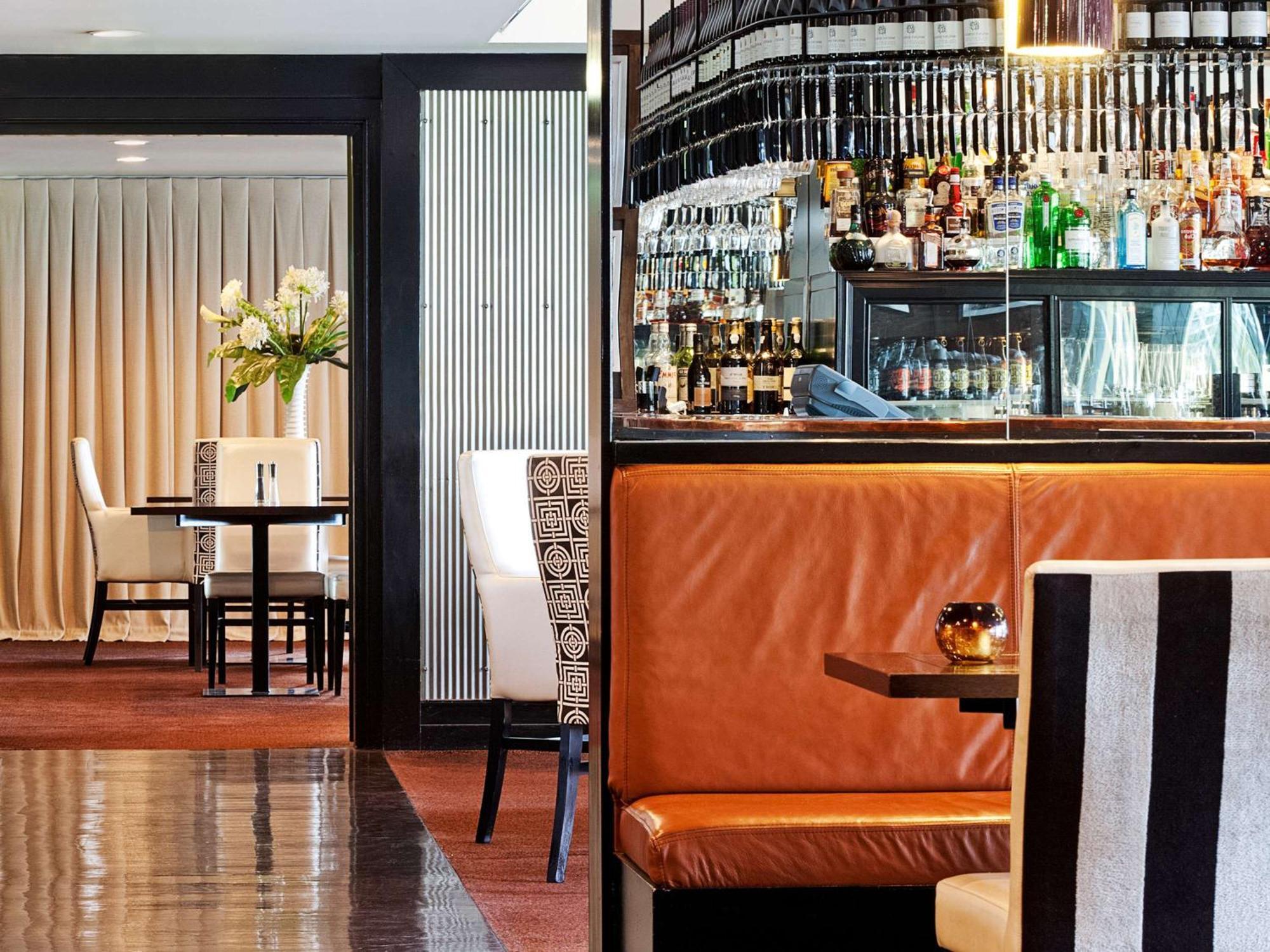 Hotel St Moritz Queenstown - Mgallery By Sofitel Esterno foto The bar at the hotel